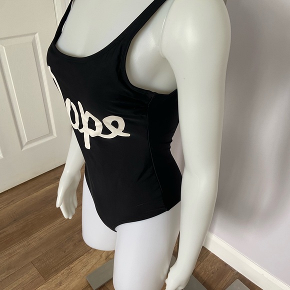 One piece swimsuit 🩱 - Picture 2 of 5